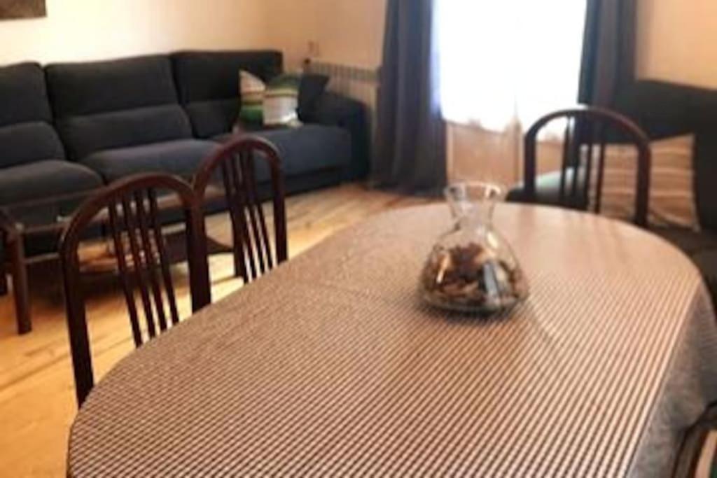 Maison Biscuit. Apartament A La Placa De La Vila Кампродон Екстериор снимка