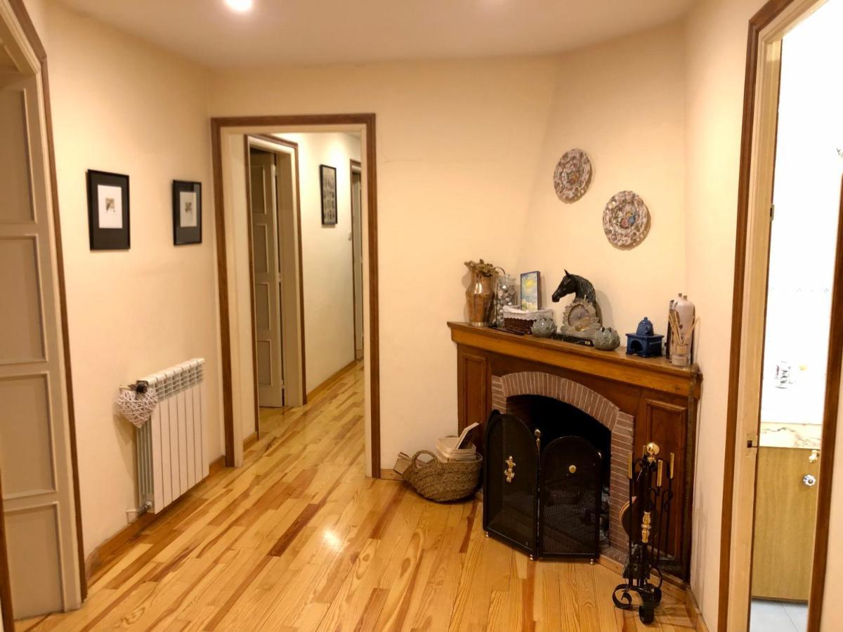Maison Biscuit. Apartament A La Placa De La Vila Кампродон Екстериор снимка