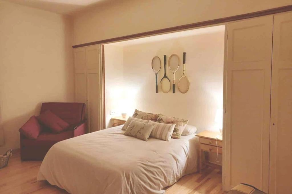 Maison Biscuit. Apartament A La Placa De La Vila Кампродон Екстериор снимка