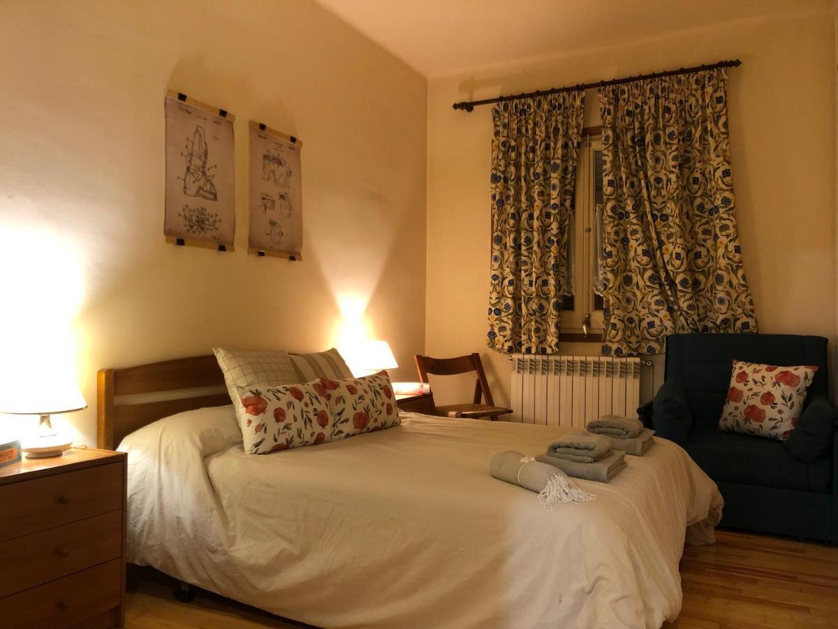 Maison Biscuit. Apartament A La Placa De La Vila Кампродон Екстериор снимка