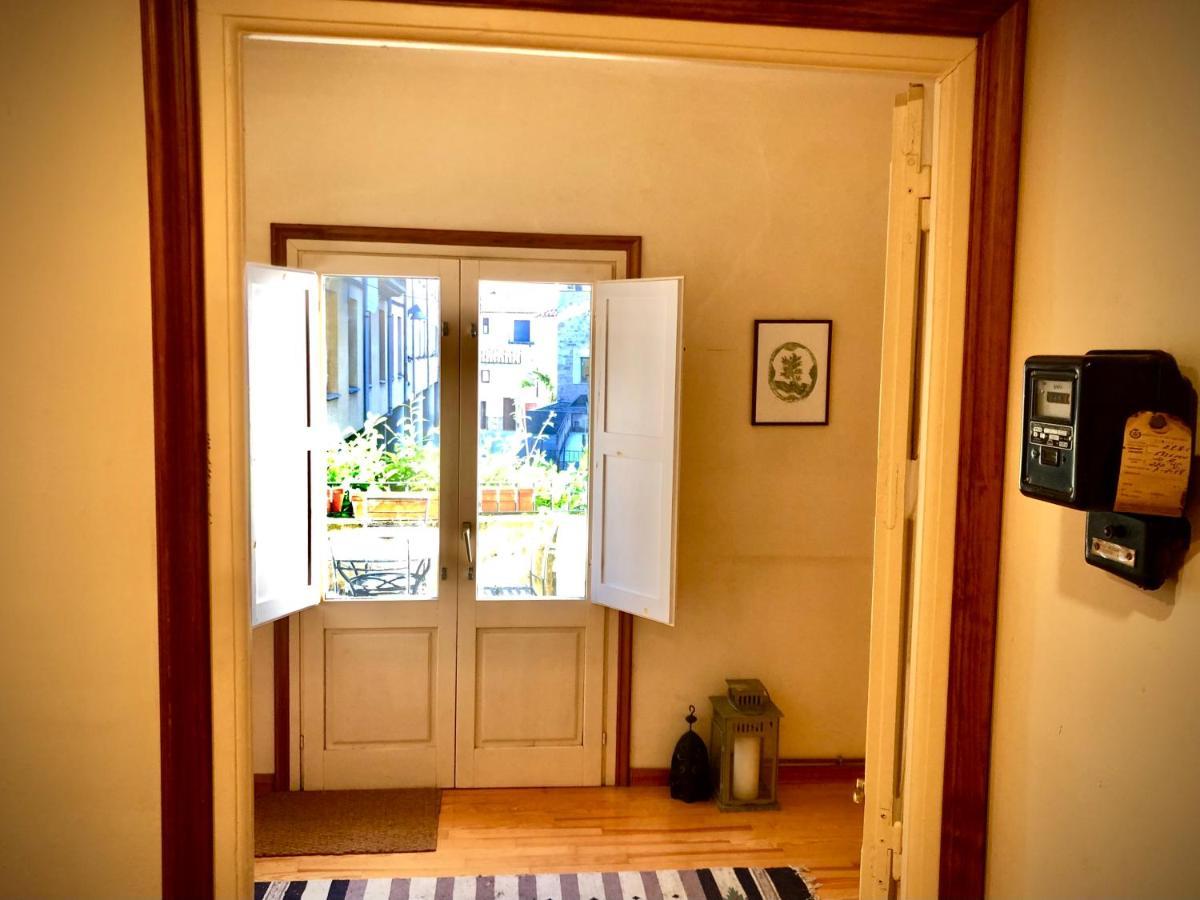 Maison Biscuit. Apartament A La Placa De La Vila Кампродон Екстериор снимка