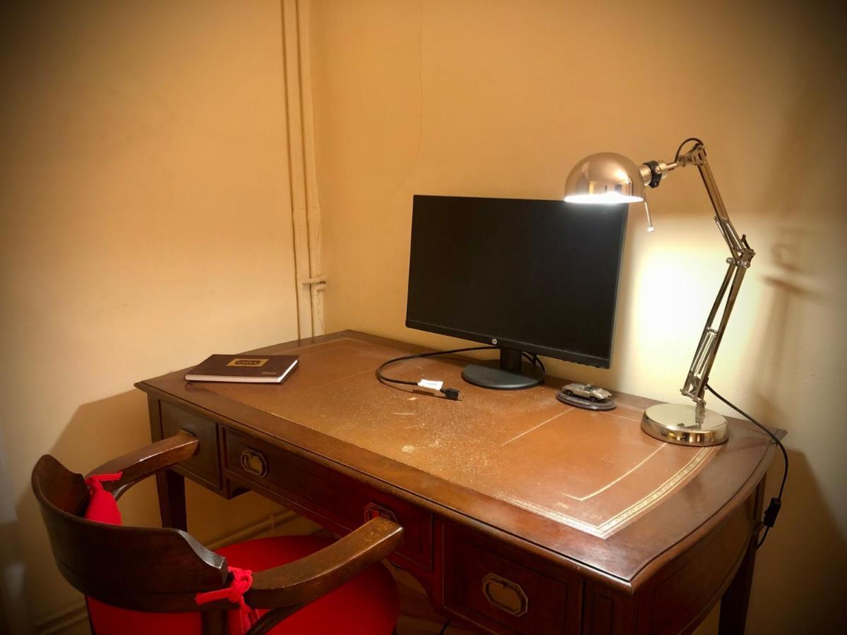 Maison Biscuit. Apartament A La Placa De La Vila Кампродон Екстериор снимка