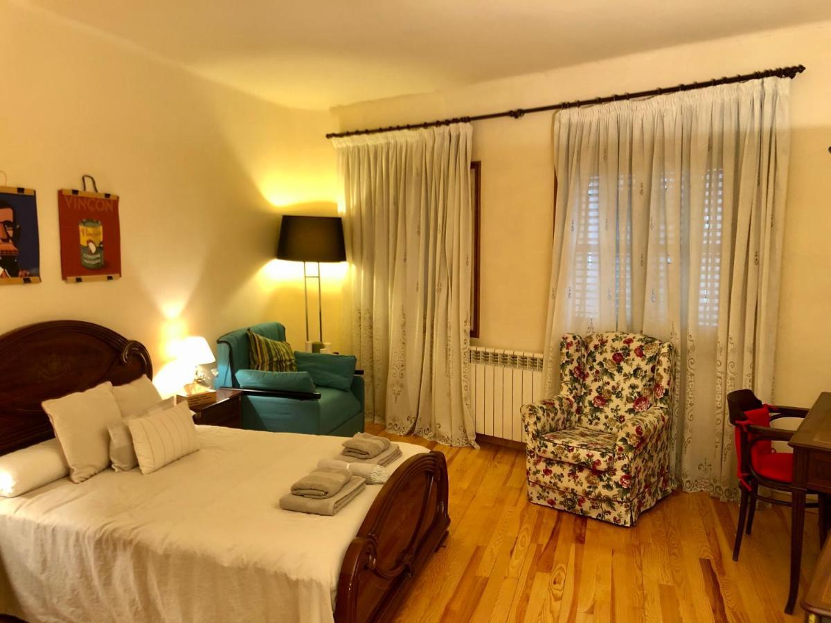 Maison Biscuit. Apartament A La Placa De La Vila Кампродон Екстериор снимка
