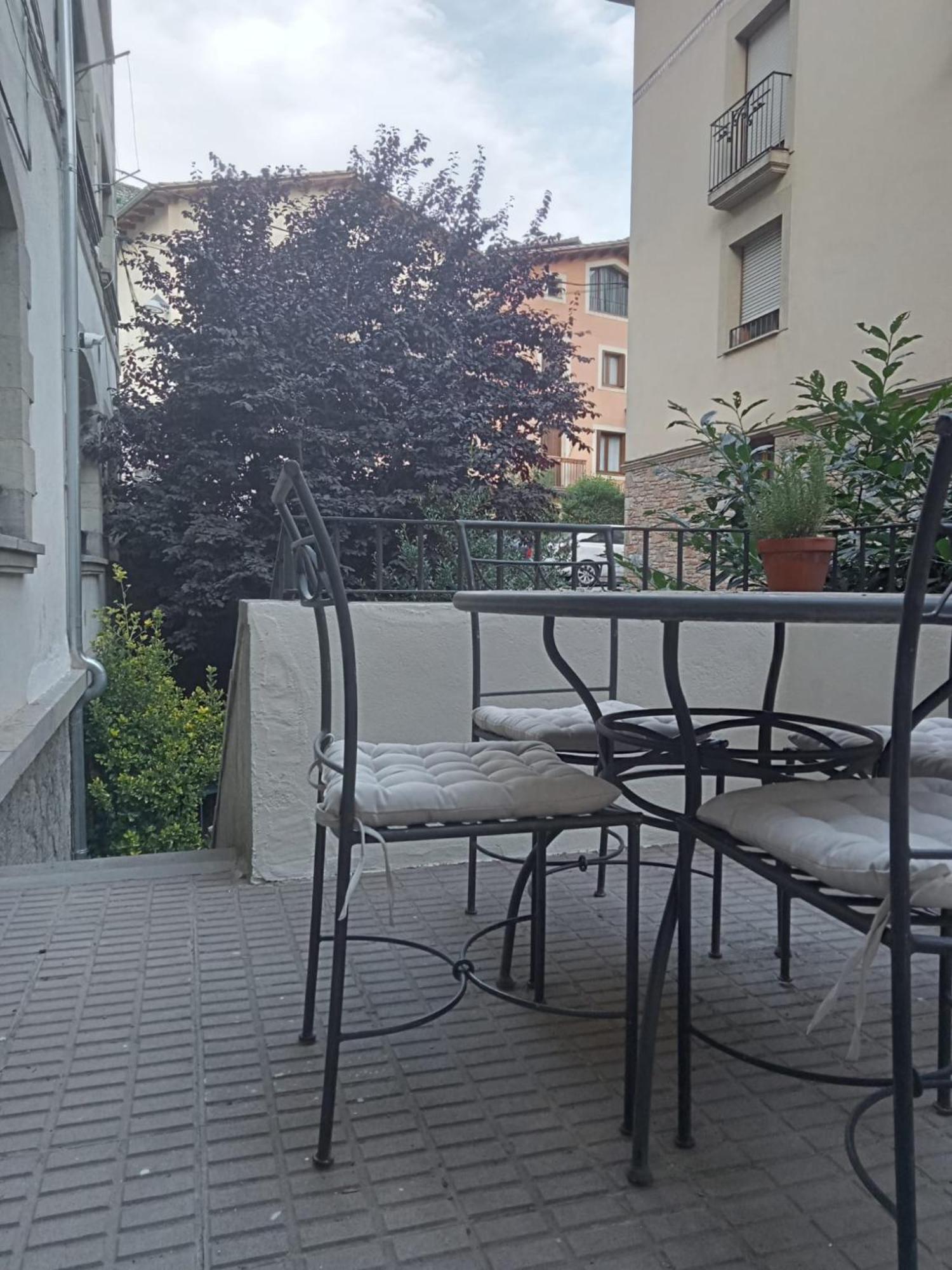 Maison Biscuit. Apartament A La Placa De La Vila Кампродон Екстериор снимка